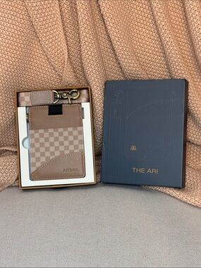 ANDAR The Ari Checkered Leather Cardholder in Dusk / Crema
